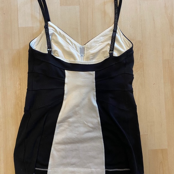 Lululemon low back tank sz6 - Picture 2 of 3